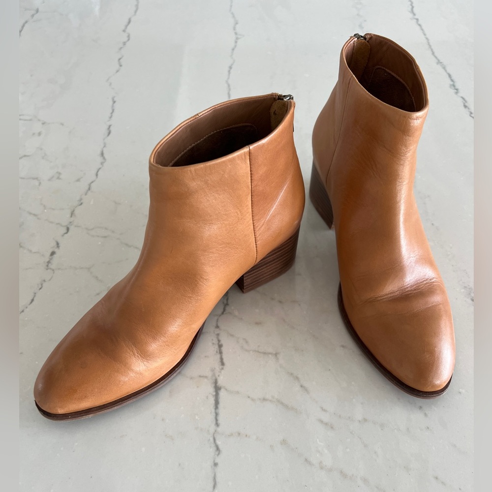 Seychelles Stacked Heel Ankle Boot in Chestnut — size 9.5